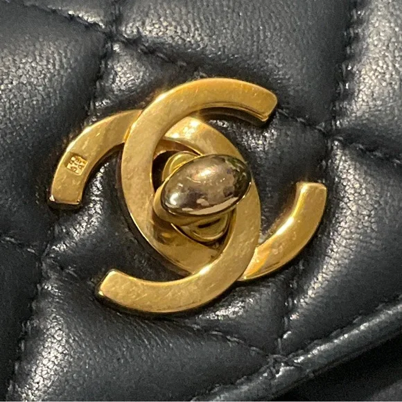 ❌NOT AVAILABLE❌ Vintage 1997 Chanel Navy Blue CC Handbag 24K Gold Hardware - Picture 10 of 16